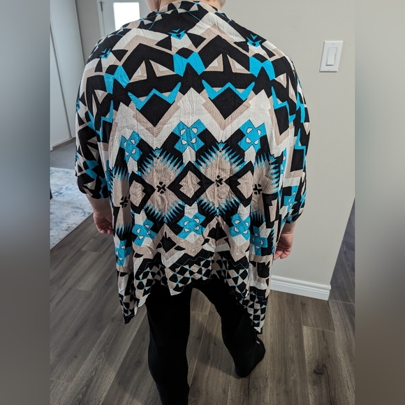 Bethany Mota for Aeropostale. Cardigan shawl. Rayon.  Aztec like pattern. - Picture 3 of 3
